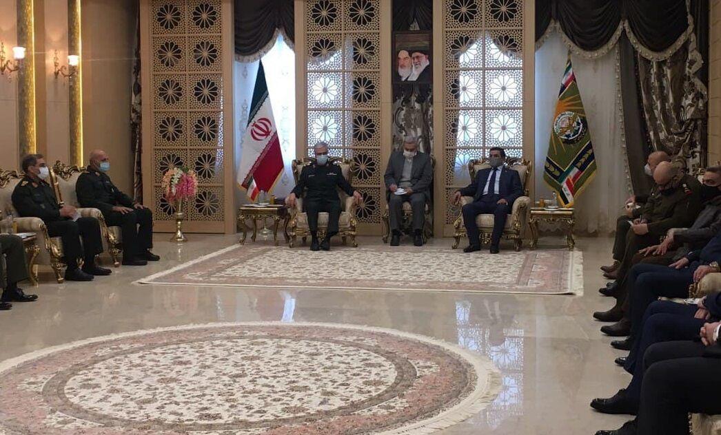 خبرنگاران وزیر دفاع عراق با سرلشکر باقری دیدار کرد