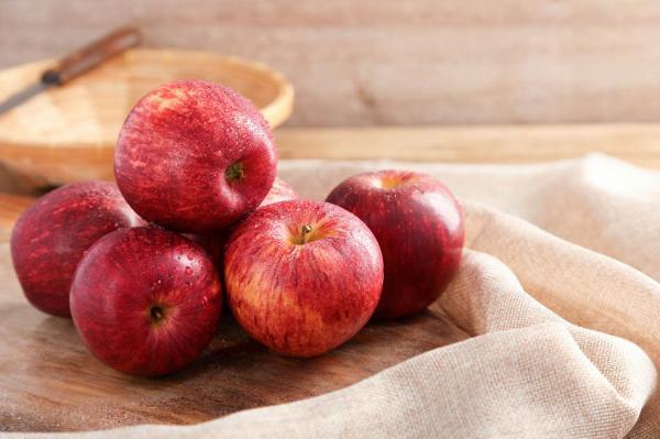 آیا دیابتی ها نباید سیب بخورند؟