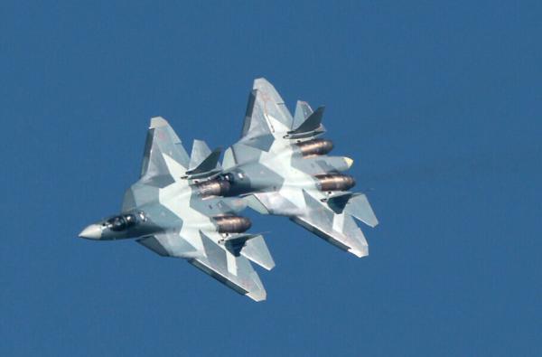 عکس ، نسل پنجم جنگنده سوخو روسیه به پرواز درآمد